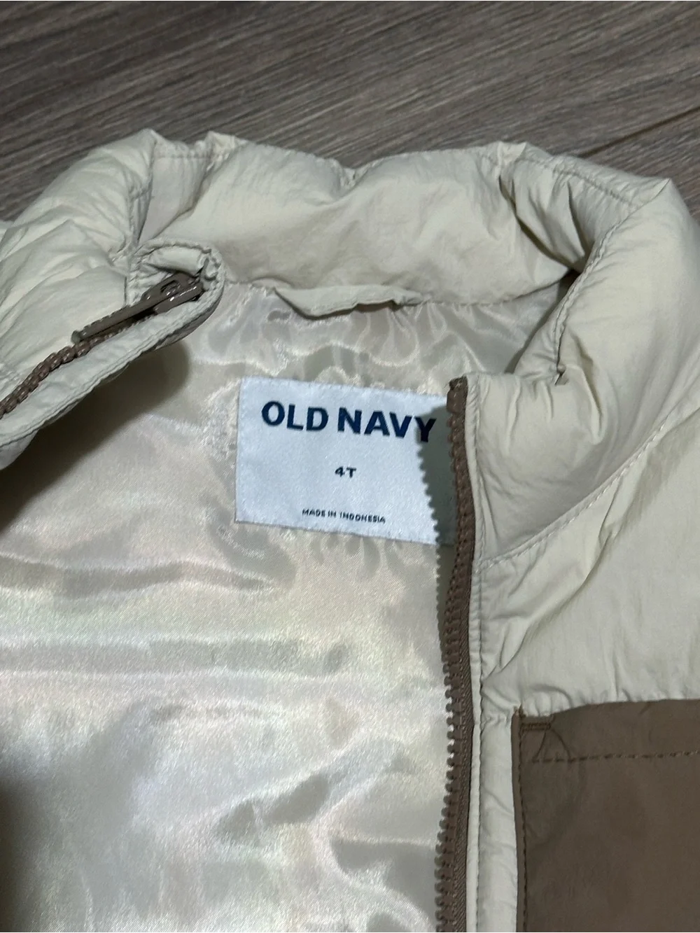 Old Navy Cream and Tan Puffer Boy Vest 4t